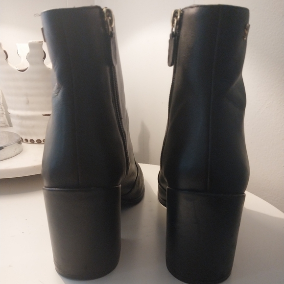 Stuart Weitzman Quinn Ankle Booties - Picture 4 of 12
